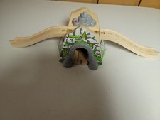 Thomas Wooden Railway Mountain Overpass Tunnel Bridge with Sounds       ss