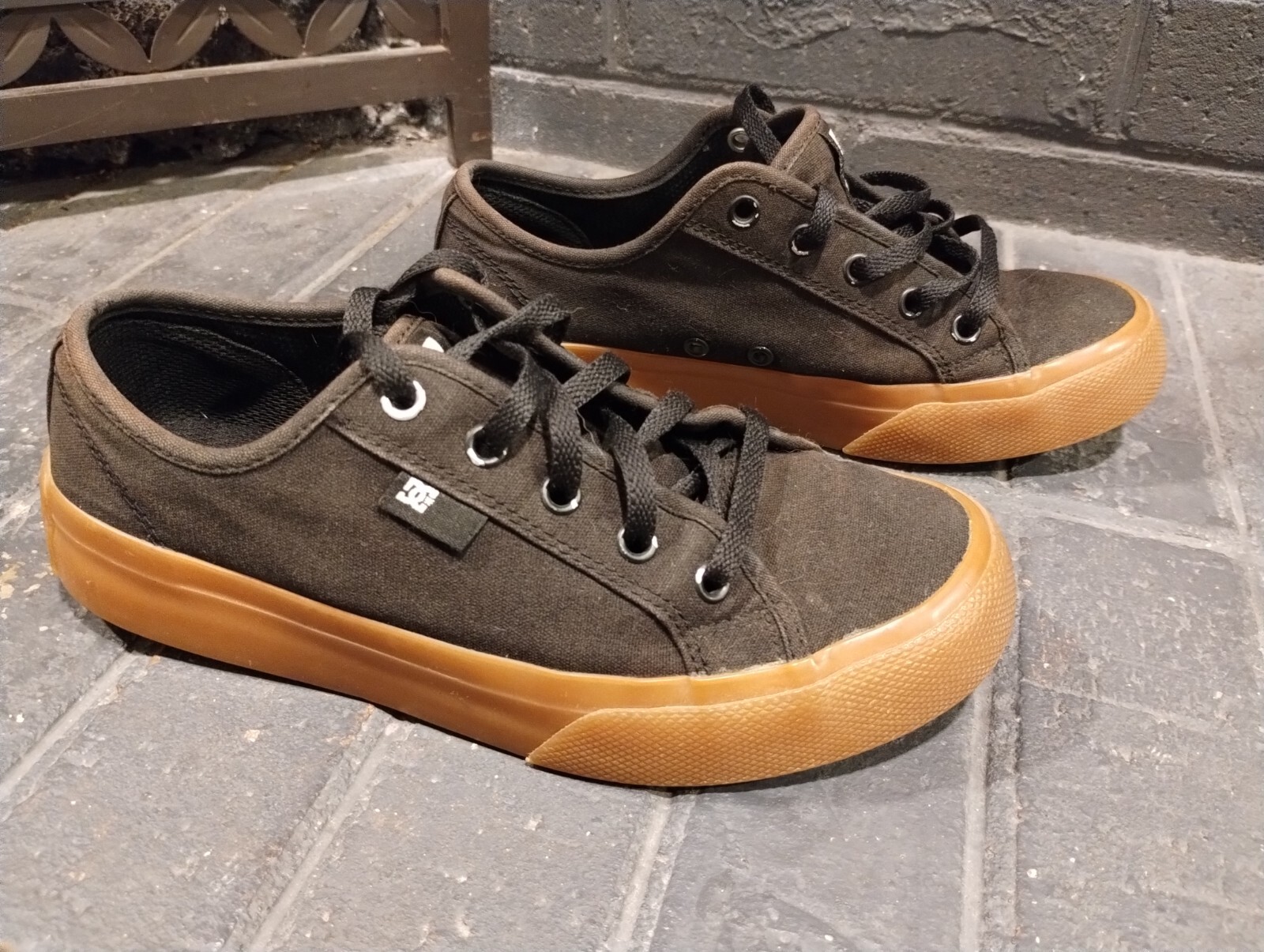 DC Manual LE Skate Shoes Black/Black/Gum Gem