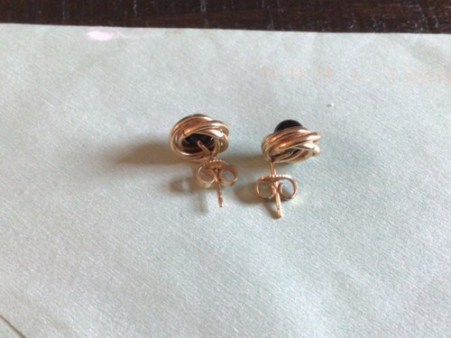 14K Yellow Gold  Onyx Knot Stud Earrings 2.03g - Picture 4 of 9