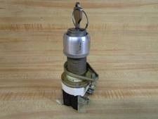 Allen Bradley 800H-HP33KB6 Selector Switch 800HHP33KB6 W/(2) 800T-XA