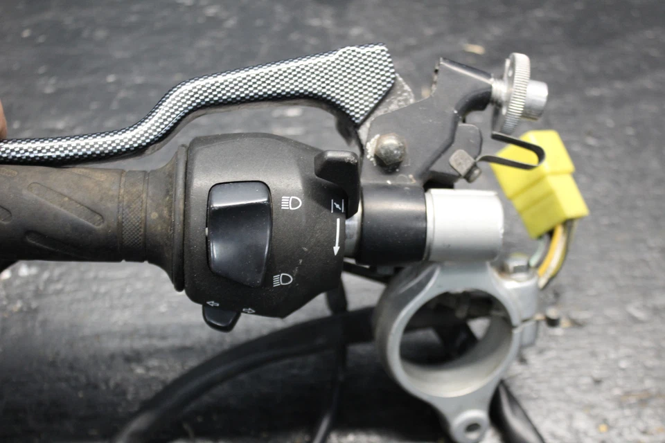 01-03 SUZUKI GSXR600 ЛЕВЫЙ ЗАЖИМ НА РУЛЬ ПЕРЕКЛЮЧАТЕЛЬ РЫЧАГ 2001 02 2002 - Изображение 4 из 4