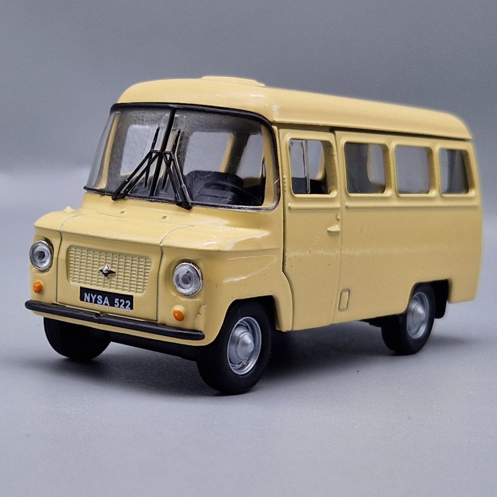 NYSA 522 Van Diecast Model Car 1/34 - New In Box by Welly