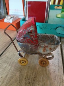 VINTAGE WYANDOTTE DOLL CARRIAGE METAL MINI SMALL BUGGY. GREAT RESTORE PROJECT 