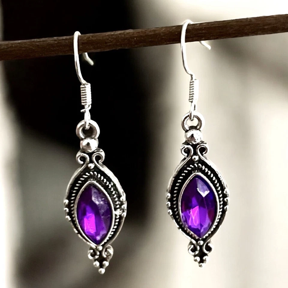 Restverkauf! Vintage Retro Ohrringe mit funkelnden Lila Glassteinen Edelstahl - Bild 3 von 4
