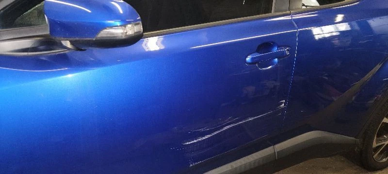 Toyota C-HR 2018 pasajero derecho panel basculante moldura Foto 2 de 4