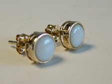 Ladies 9ct Yellow Gold White Opal Earrings New Excellent Condition Hall Marked