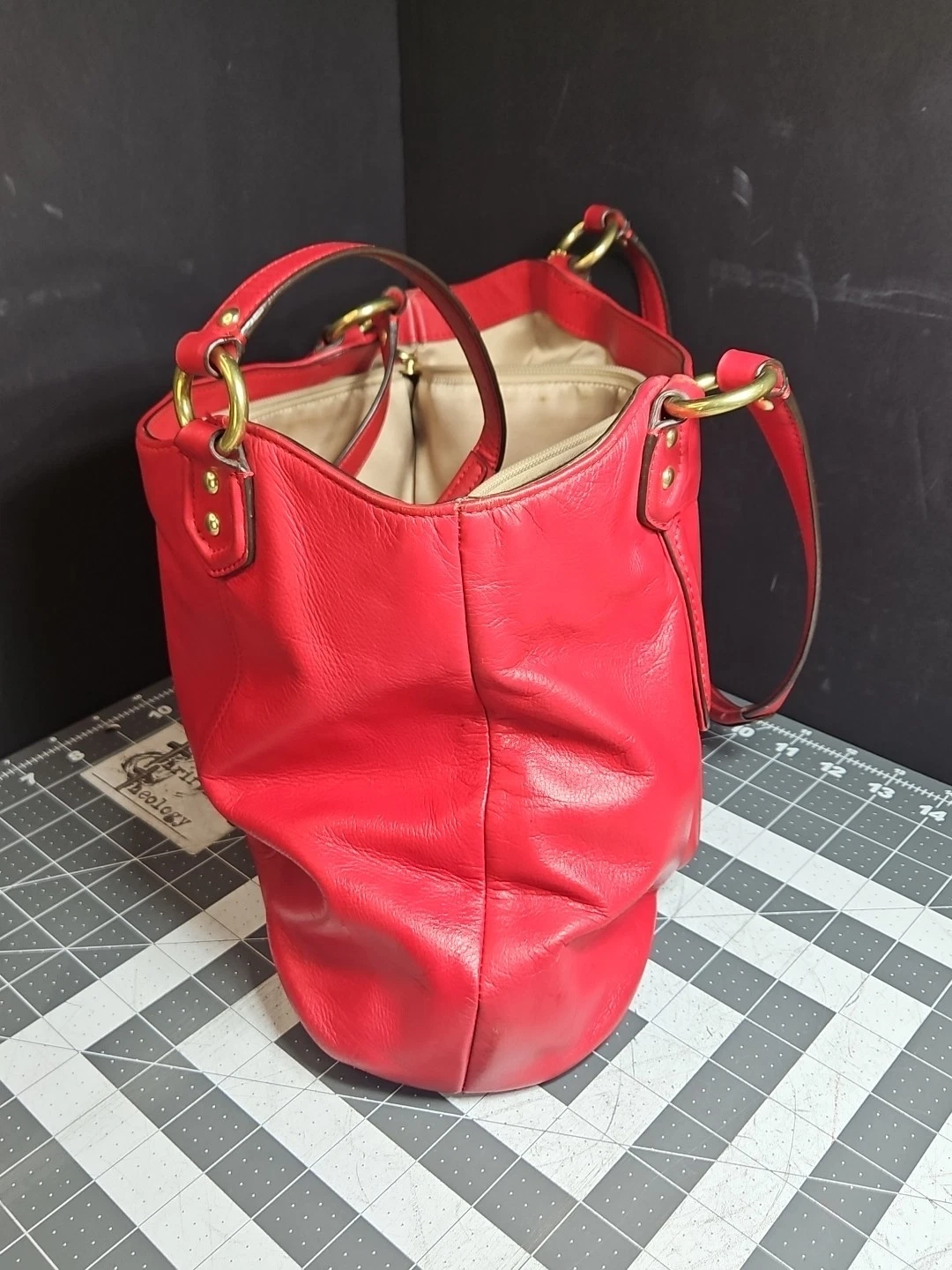 Autentica borsa a tracolla Coach Campbell Belle F24961 in pelle rossa in ottime condizioni