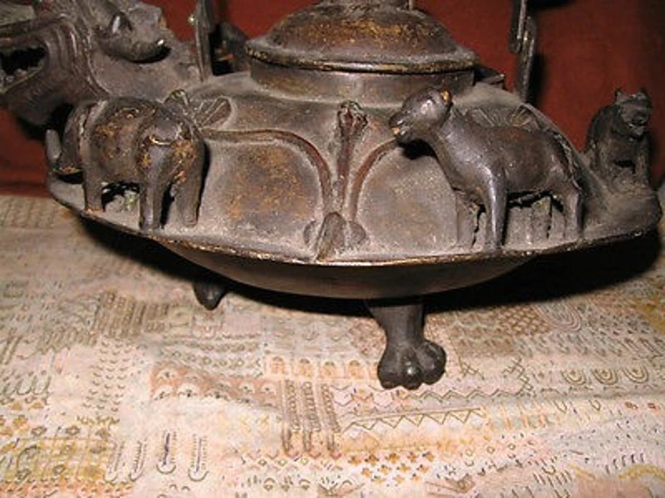 Antigua tetera ceremonial ornamental china de bronce en excelente estado Foto 2 de 4