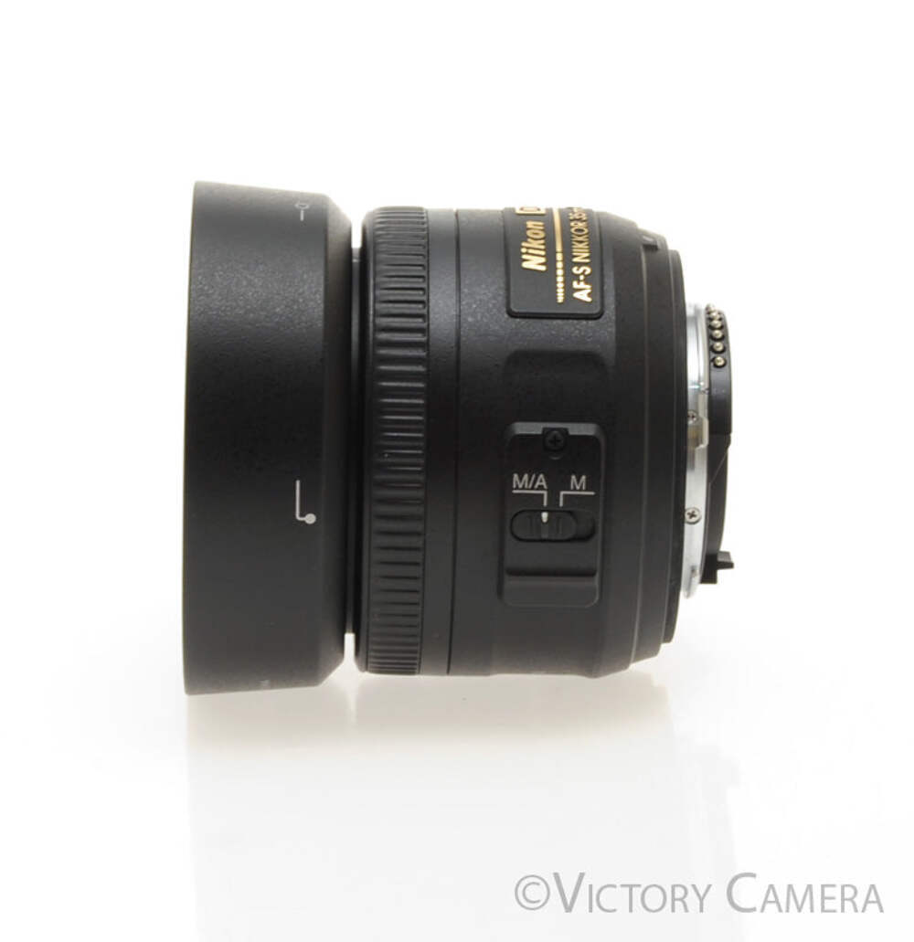 Nikon Nikkor AF-S 35mm f1.8 G DX Wide Angle Prime Lens w/ Shade