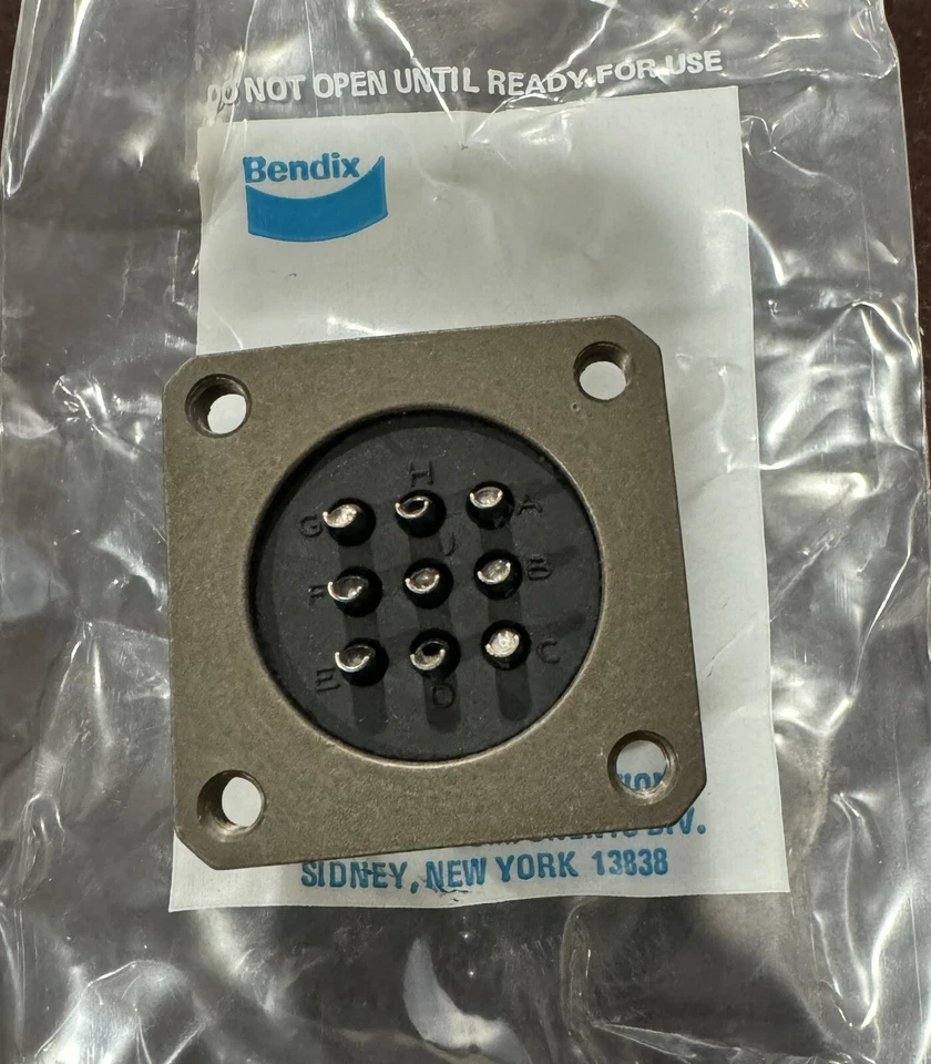 Bendix 10-107722-20S Circular MIL Spec Connector RECEPT - Image 2 of 3