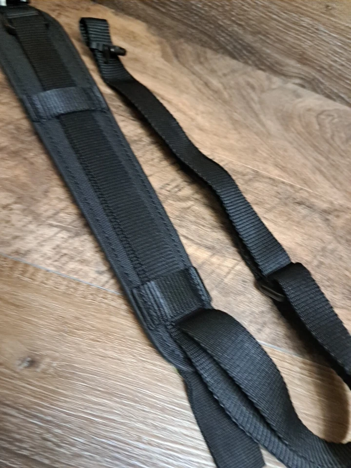 Eslinga para rifle de nailon acolchada negra conexión exterior con pivotes Foto 3 de 4