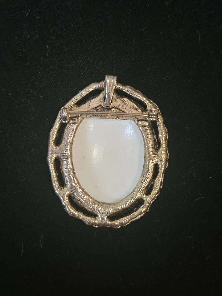 Broche prendedor colgante vintage ornamentado ovalado rosa azucarero imitación perla tono dorado Foto 3 de 4