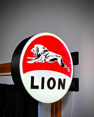 Schild Löwe Benzin - 3D Druck LED - Deko Wandgarage - Vintage USA