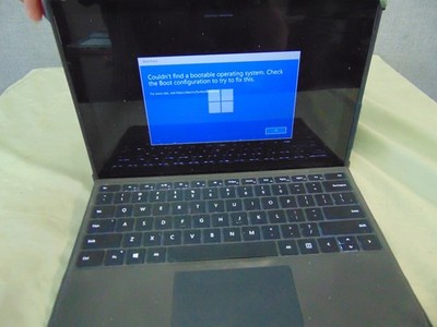 MICROSOFT SURFACE 1866 i5-1035G4@1.1GHz,8GB RAM,250GB SSD/Screen Issues /See PiC
