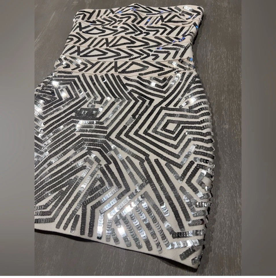 Herve Leger без бретелек белый обтяжку серебряная последовательность платье размер средний - Изображение 4 из 4