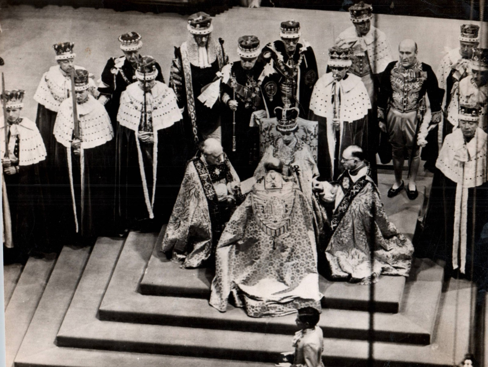 ROYAL FAMILY QUEEN ELIZABETH STUNNING PORTRAIT 1943 ORIGINAL PRESS Photo MA8