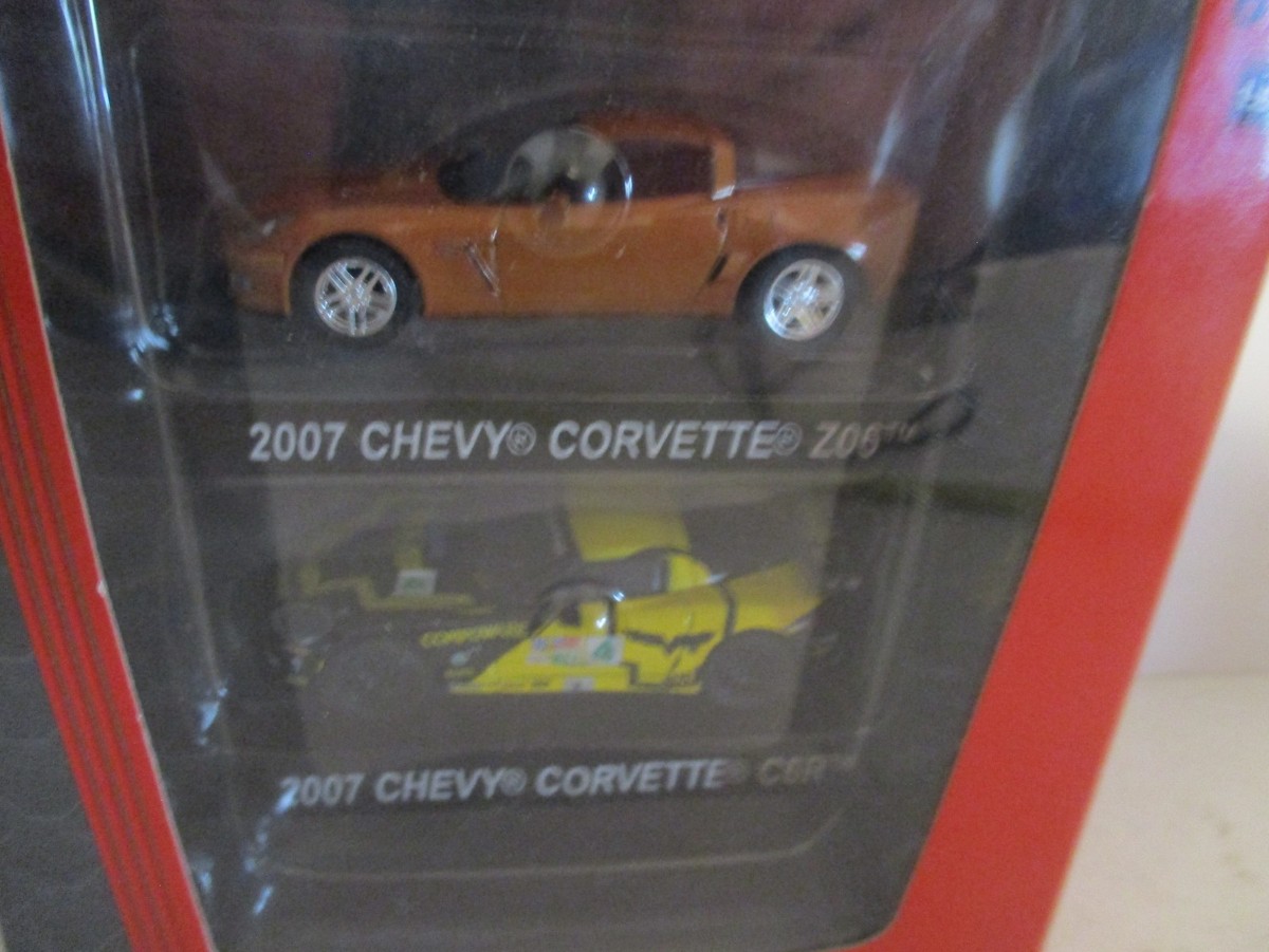 Greenlight Factory 2 Pack 2007 Chevy Corvette Z06 2007 Chevy
