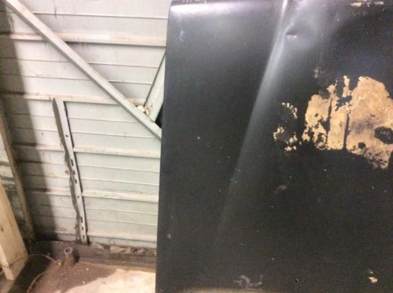 77 78 79 80 81 82 83 84 85 MERCEDES BENZ 300D BLACK PRIMED HOOD Foto 2 de 4