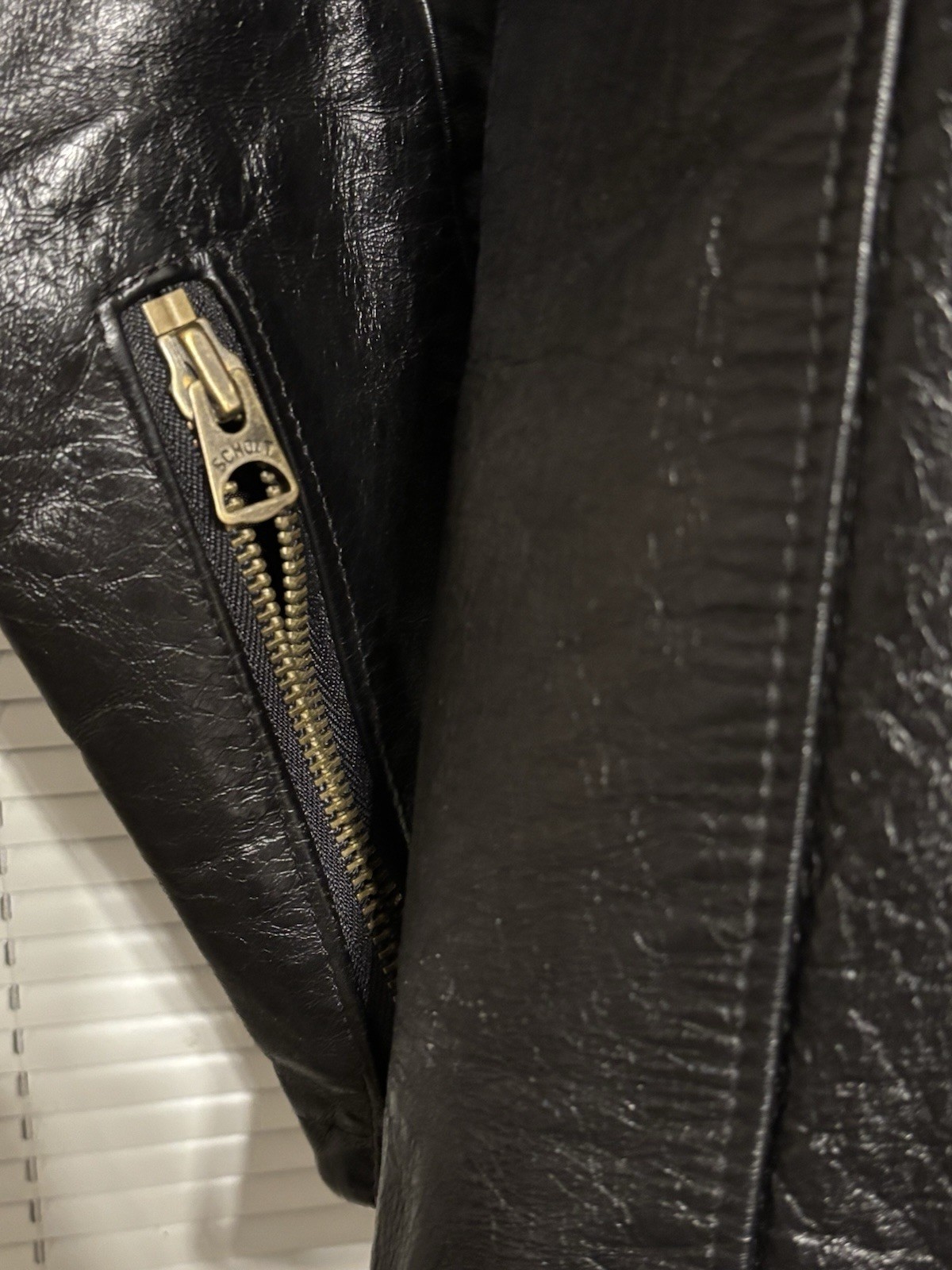 Schott NYC Black Leather Cafe Racer Jacket Men’s Small Made In USA Dean Classic