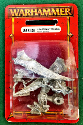 Warhammer 8584G - Lizardman Terradon w Bow - Mint original card - dealer stock