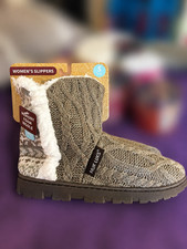 NEW Muk Luks Women's SZ small 5-6 Taupe Cable Knit Faux Fur Slipper Boots