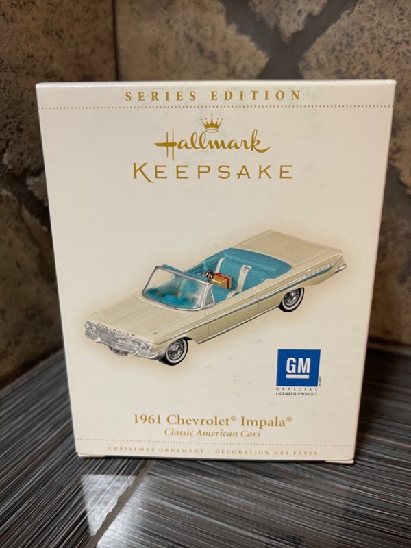 2006 Hallmark ornament - 1961 Chevrolet Impala - Classic American Car Series #16