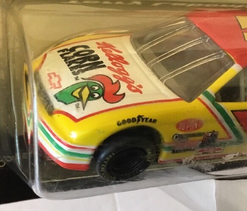 Revell Racing 1:64 Terry Labonte #5 Kellogg’s Diecast ~ DETAILED CHASIS - Picture 7 of 11