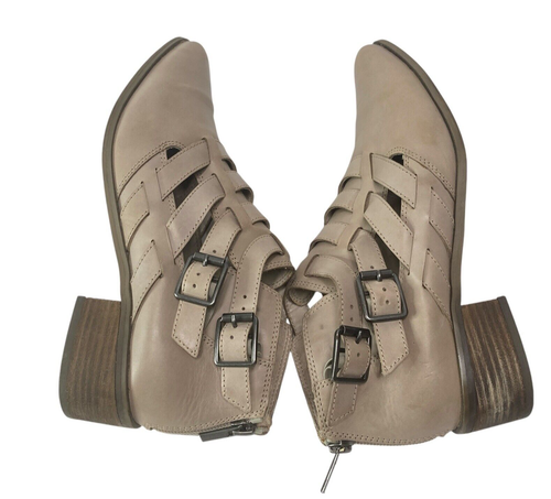 Clarks Narrative 8.5 M Wokmens Beige Leather Buckle Strap Ankle Booties Womans - Picture 8 of 11