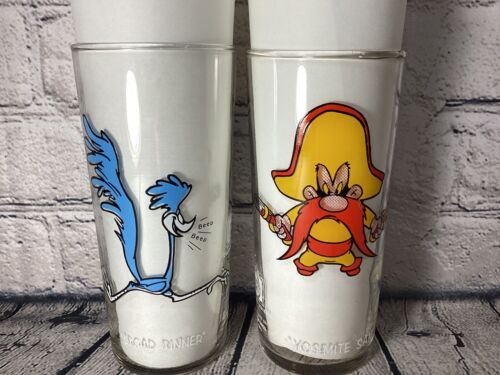 Warner Pepsi Brockway 2 VTG glasses WHITE Block Letters Roadrunner Yosemite Sam