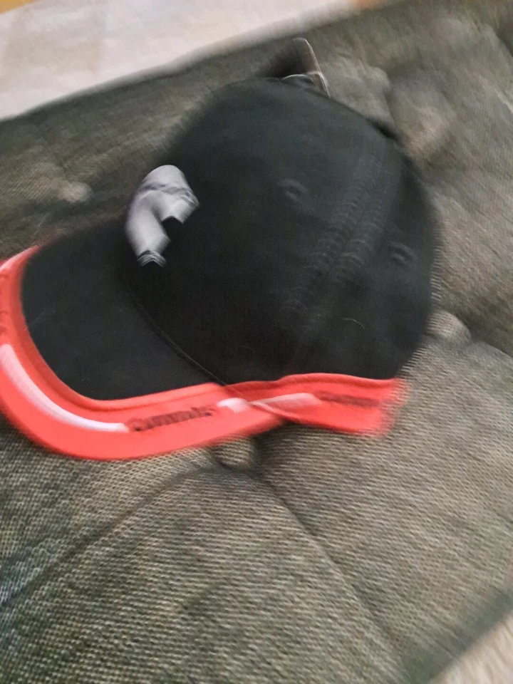 Cummings Black And Red Wrap Around Clasp Back - Image 3 of 4