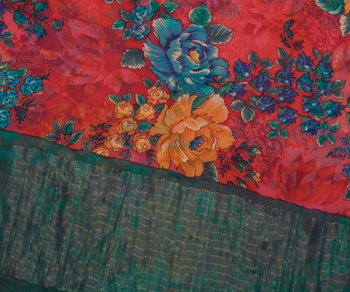 Sushila Vintage roter Sari 100 % reine Georgette Seide bedruckt Blumen Handarbeit Stoff - Bild 3 von 9