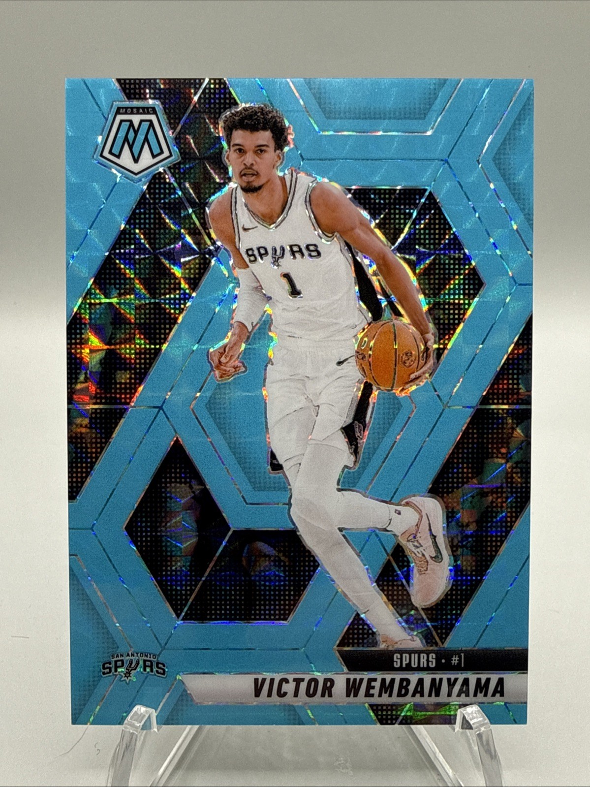 2024-25 Panini Mosaic VICTOR WEMBANYAMA Blue Fluorescent Prizm /75 #31
