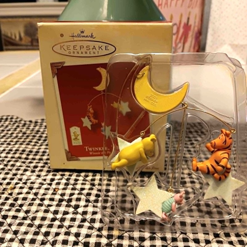 HALLMARK WINNIE THE POOH TWINKLE TWINKLE 2003 CHRISTMAS ORNAMENTS BABY MOBILE