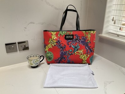Versace Jeans Couture große Schultertasche Tasche veganes Leder rot Barock Print sehr guter Zustand