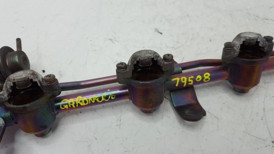 Regulador de presión de combustible riel de combustible 2000 Infiniti G20 G-20 Foto 3 de 4