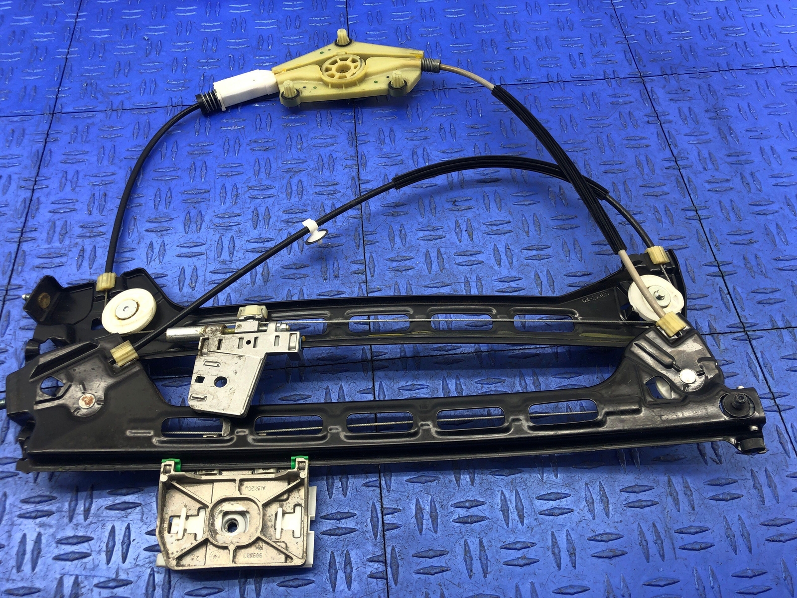 2011-2015 AUDI R8 CONVERTIBLE FRONT RIGHT WINDOW GLASS REGULATOR 420837462A OEM