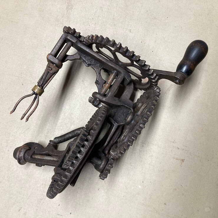 Antique cast-iron SINCLAIR SCOTT Co. BALTIMORE fruit peeler