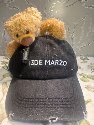 13 de marzo bear broken pin hat