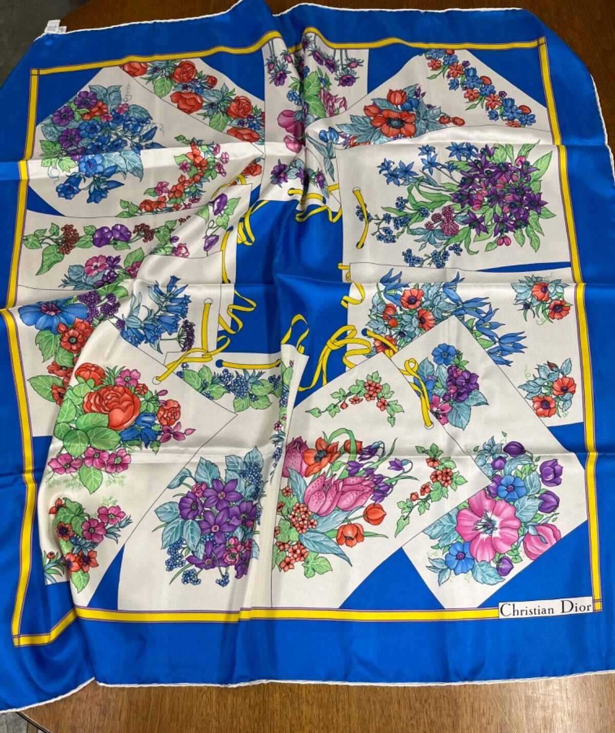 Belle écharpe bleue royale Christian Dior soie sergé