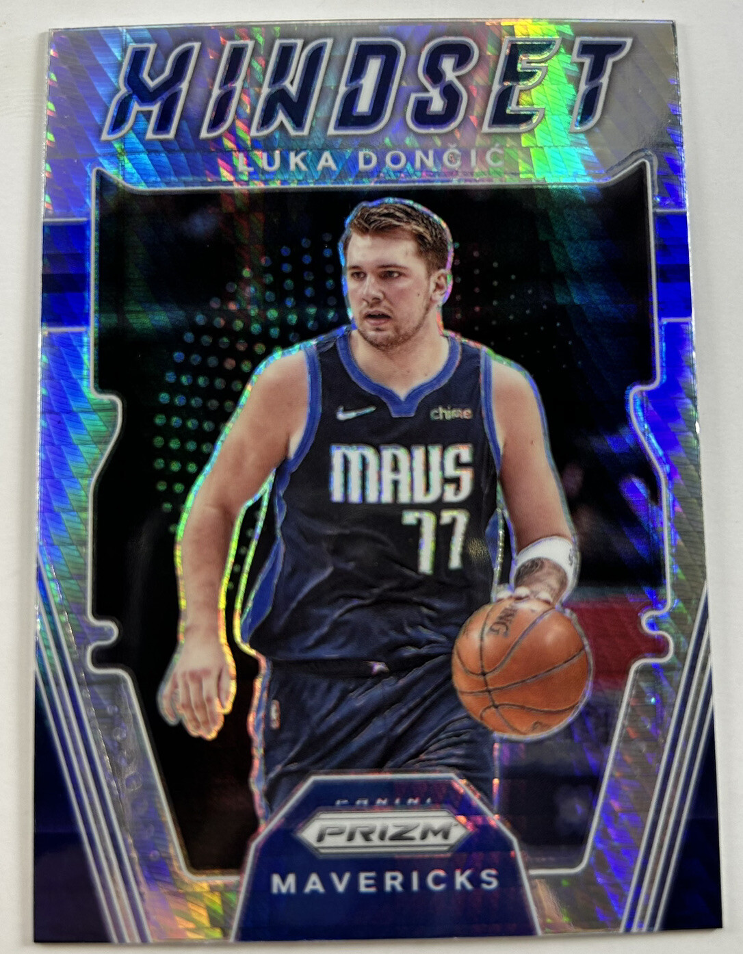 2021-22 Panini Prizm Luka Doncic Mindset Hyper Prizm #4 Dallas Mavericks SP