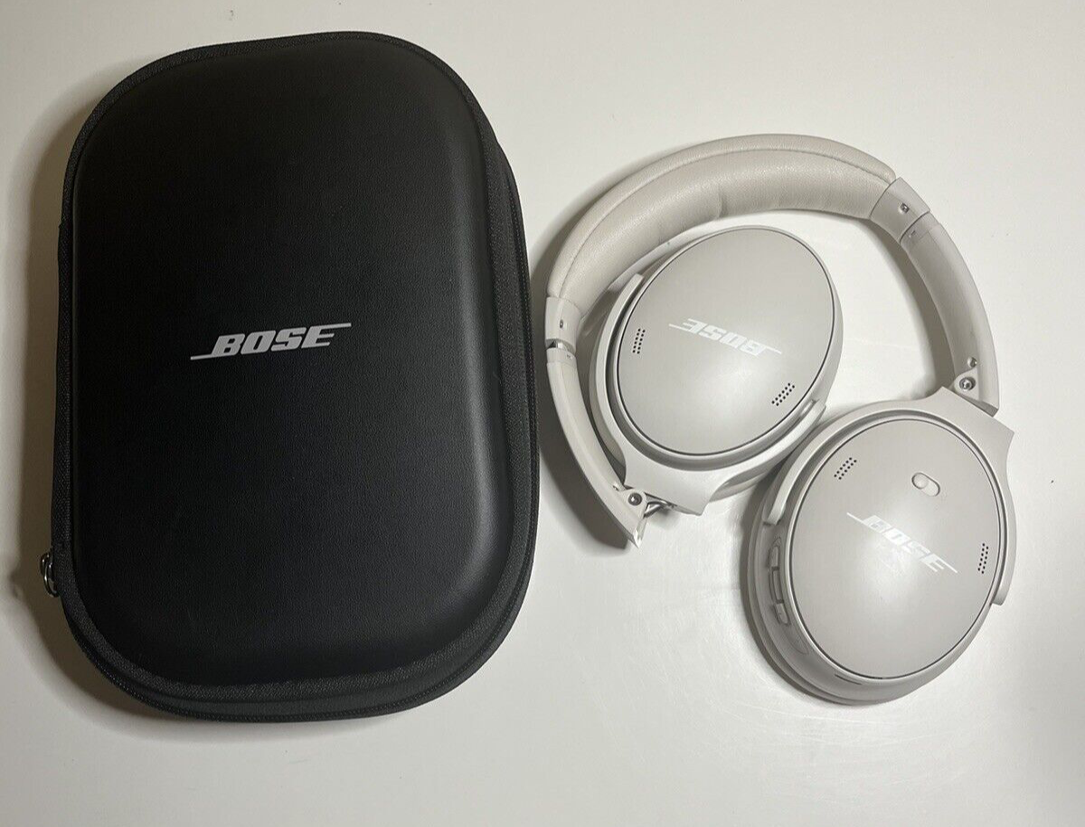 WHITE Bose QuietComfort 45 Wireless Over-Ear Headphones model 437310-image