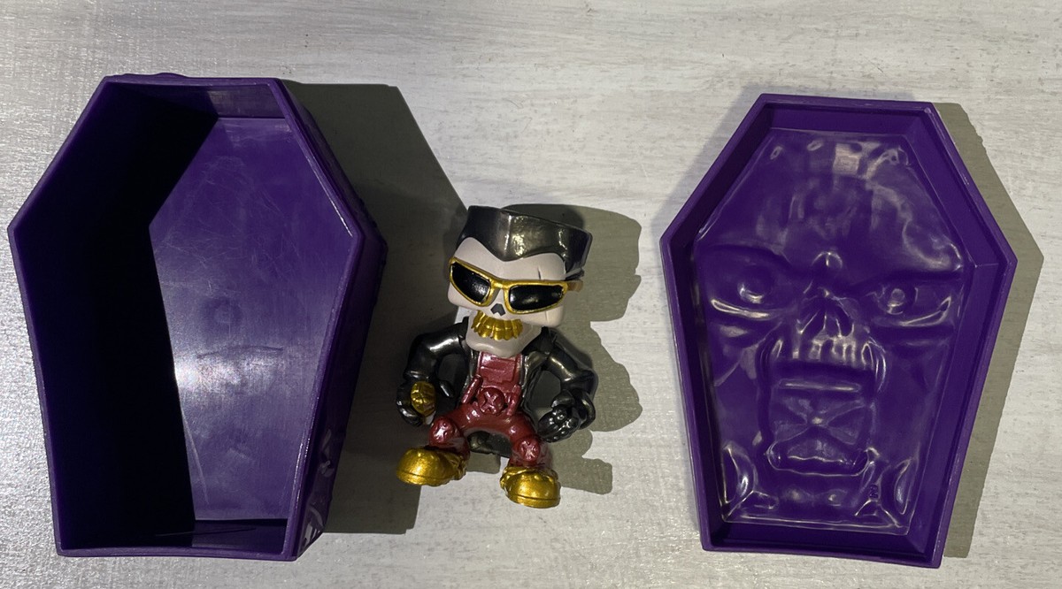 TREASURE X Monster GOLD Mini Figure in Coffin Build Your