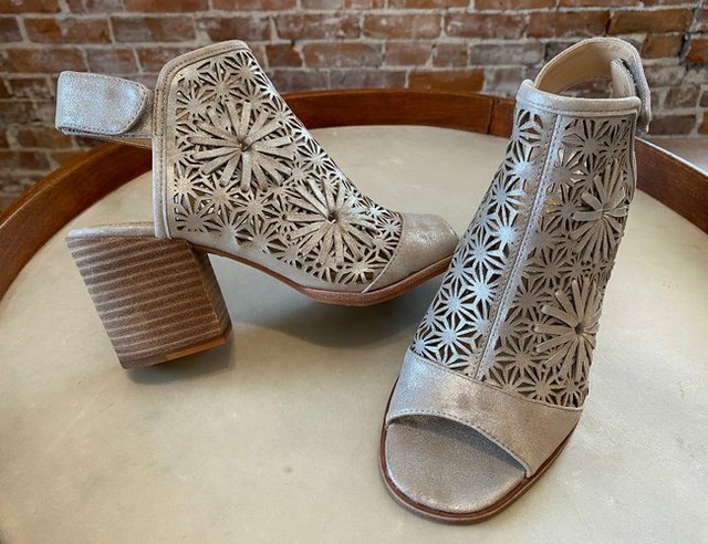 vince camuto kalison