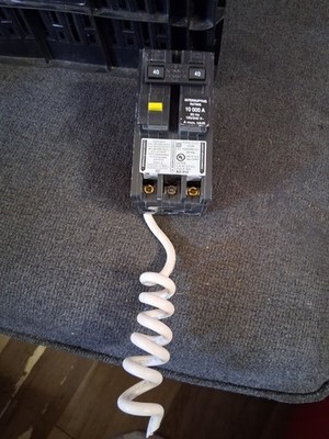 Interruttore Magnetotermico Differenziale Square D Homeline HOM240GFI, 2 Poli, 40A, 120/240V, Tipo GFCI, Usato Con Difetto Estetico