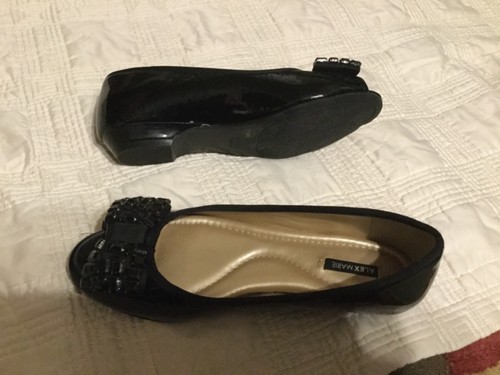 Alex Marie~Black Patent Leather Peep Toe with Beaded Bows~Size 7.5M - Picture 5 of 7