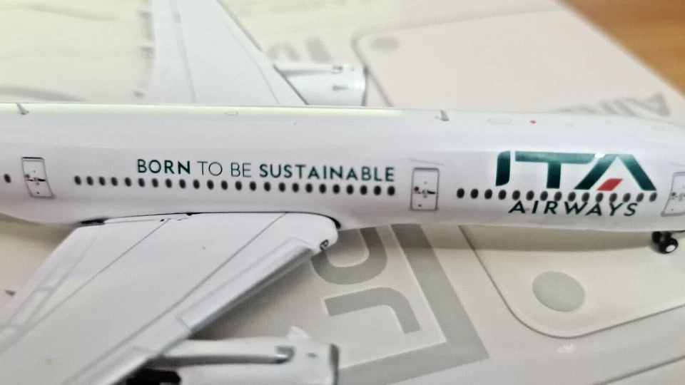 ITA Airways Airbus A350-900 EI-IFD Born to be Sustenible Scala 1:400 Die Cast JC - Immagine 4 di 4