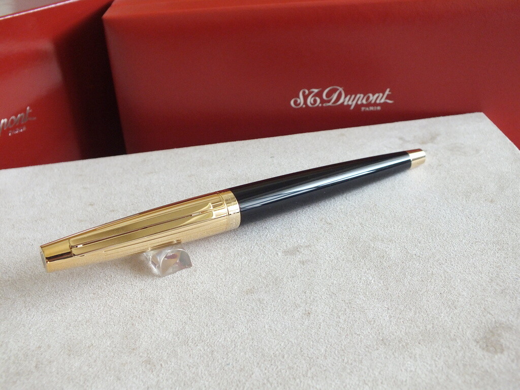 S.T. Dupont Ellipsis Black Lacquer Gold Finished Cap 18K nib S.T. Dupont Ellipsis Black Lacquer Gold Finished Cap 18K nib