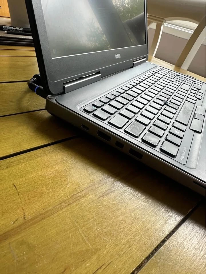 Dell Precision 7520 - Xeon E3-1535M - 16GB RAM - 256GB NVMe SSD - Quadro M2200 - Image 2 of 4