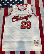 🔥Mitchell & Ness 🔥 Michael Jordan 🔥 Bulls 1984-1985 Rookie Jersey Men's M🔥