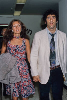 Elliott Gould and Brazilian American actress Jennifer O Neill atte- Old Photo